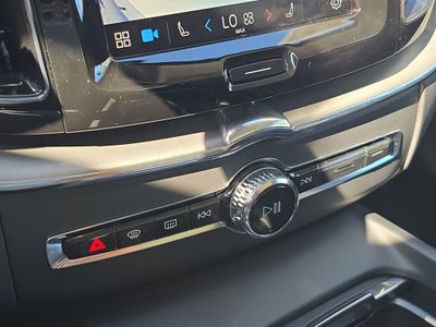 2024 Volvo XC60 Core Dark Theme