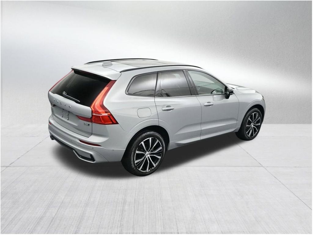 2024 Volvo XC60 Plus Dark Theme