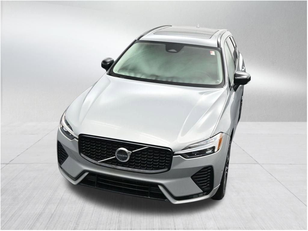 2024 Volvo XC60 Plus Dark Theme