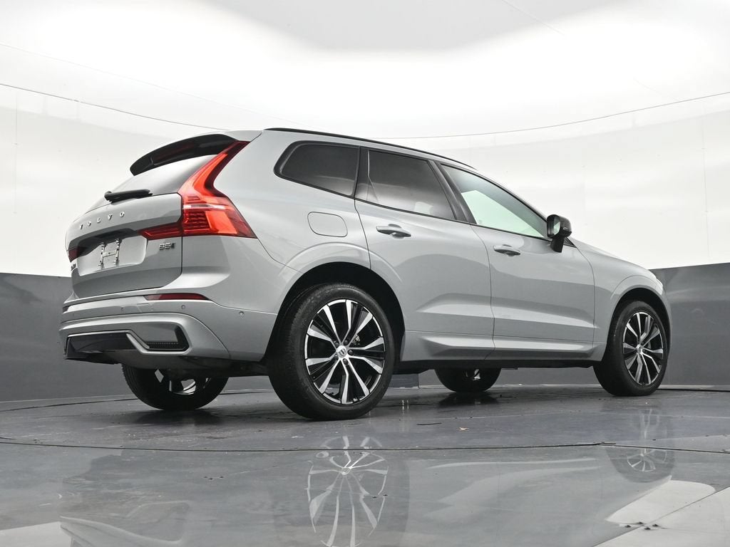 2024 Volvo XC60 Plus Dark Theme