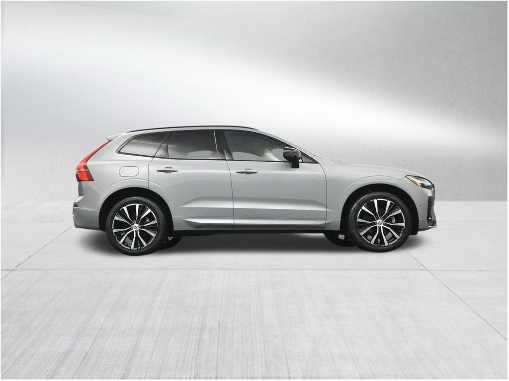 2024 Volvo XC60 Plus Dark Theme