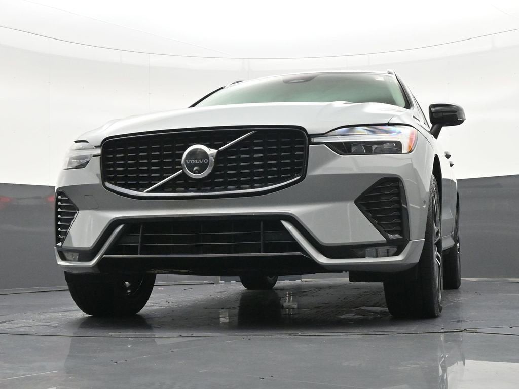 2024 Volvo XC60 Plus Dark Theme