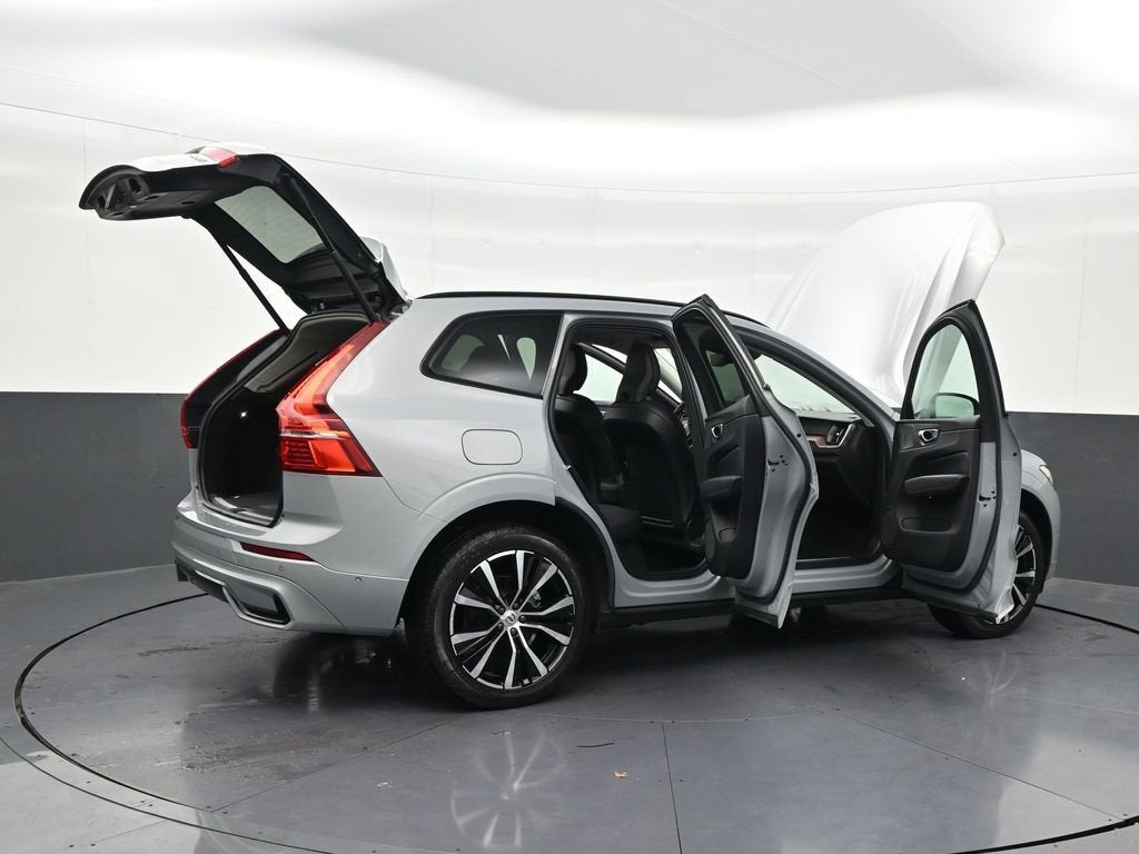 2024 Volvo XC60 Plus Dark Theme