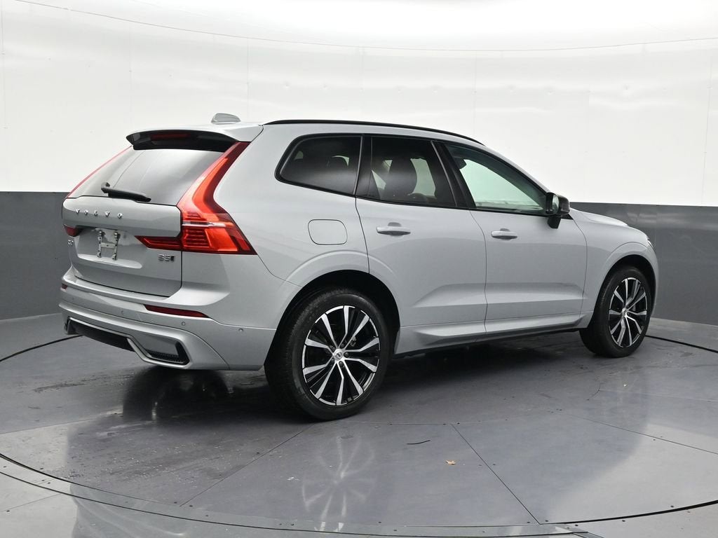 2024 Volvo XC60 Plus Dark Theme