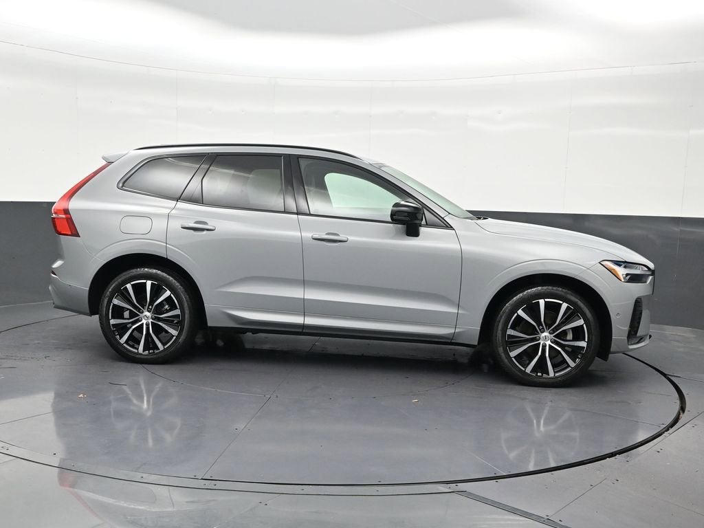 2024 Volvo XC60 Plus Dark Theme