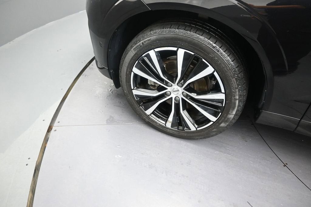 2024 Volvo XC60 Plus Dark Theme