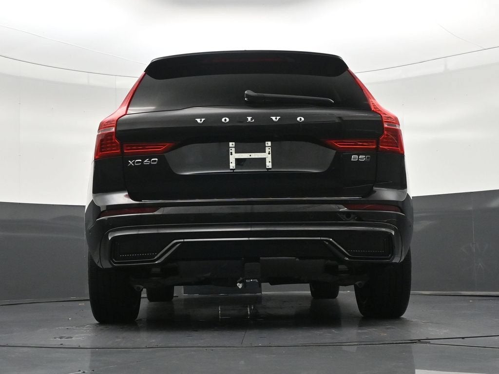 2024 Volvo XC60 Plus Dark Theme
