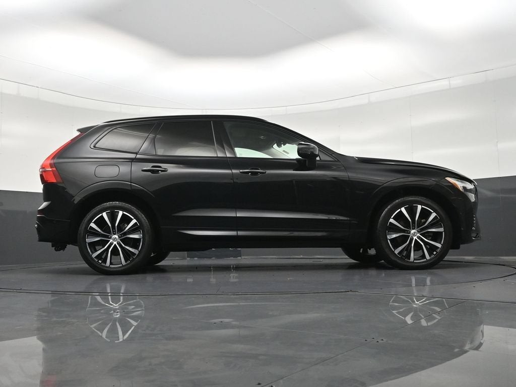 2024 Volvo XC60 Plus Dark Theme