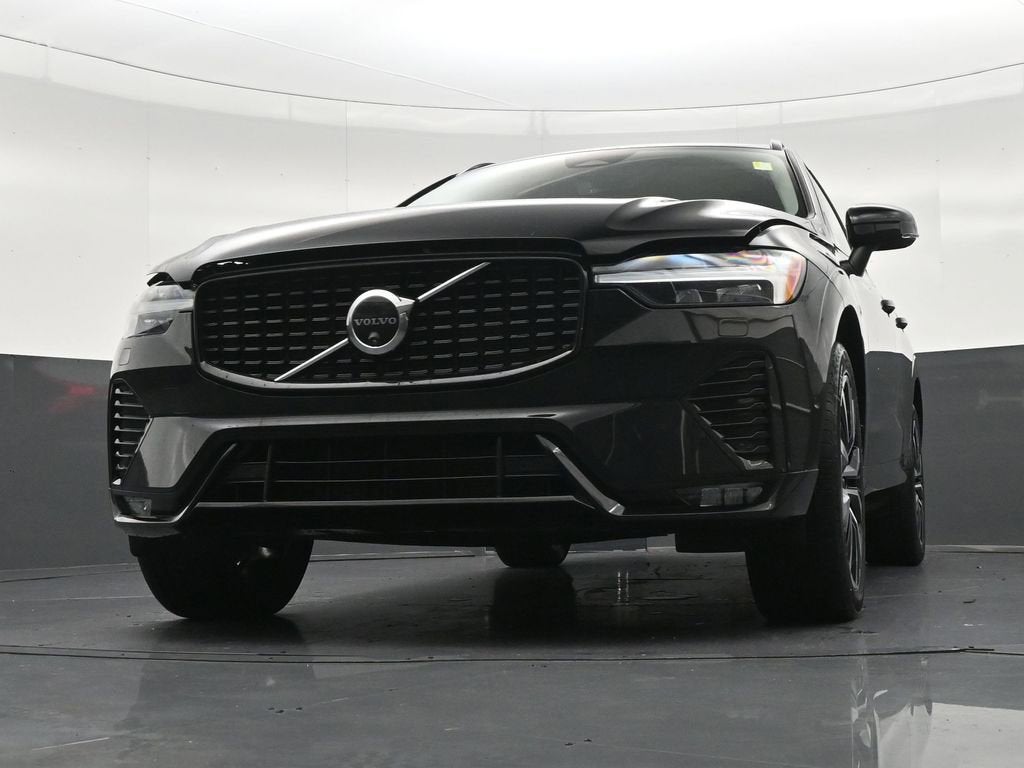 2024 Volvo XC60 Plus Dark Theme