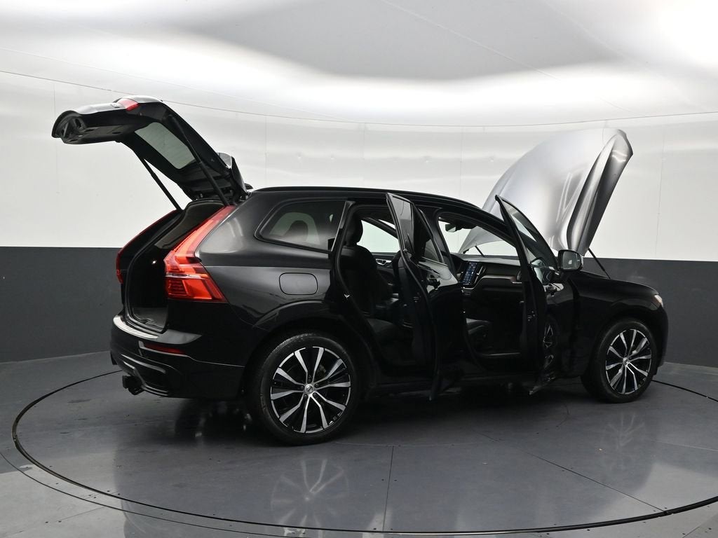 2024 Volvo XC60 Plus Dark Theme