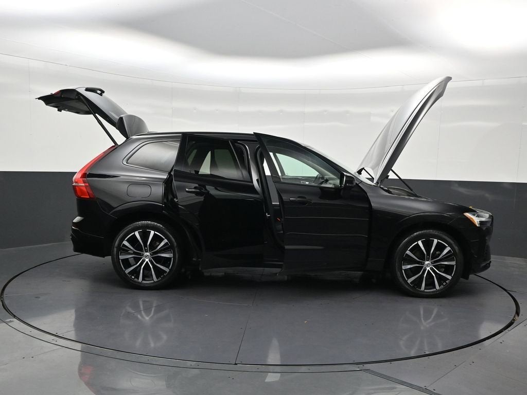 2024 Volvo XC60 Plus Dark Theme