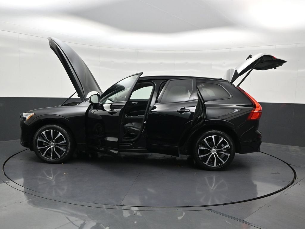 2024 Volvo XC60 Plus Dark Theme