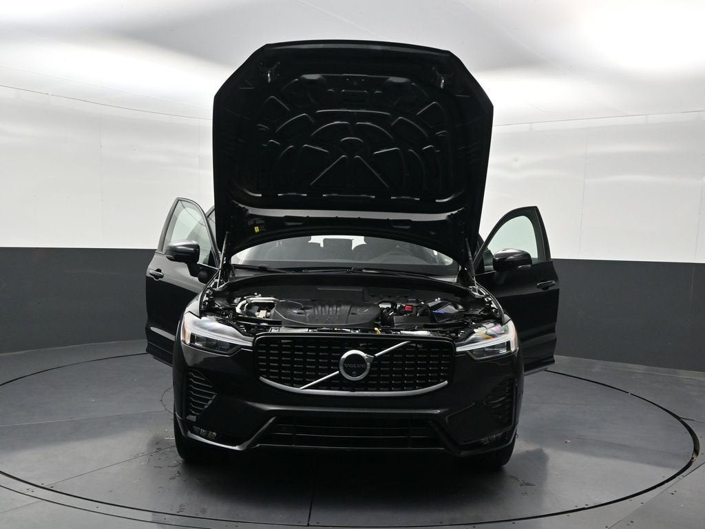 2024 Volvo XC60 Plus Dark Theme