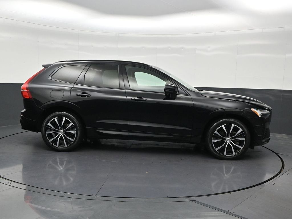 2024 Volvo XC60 Plus Dark Theme