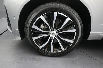 2024 Volvo XC60 Plus Dark Theme