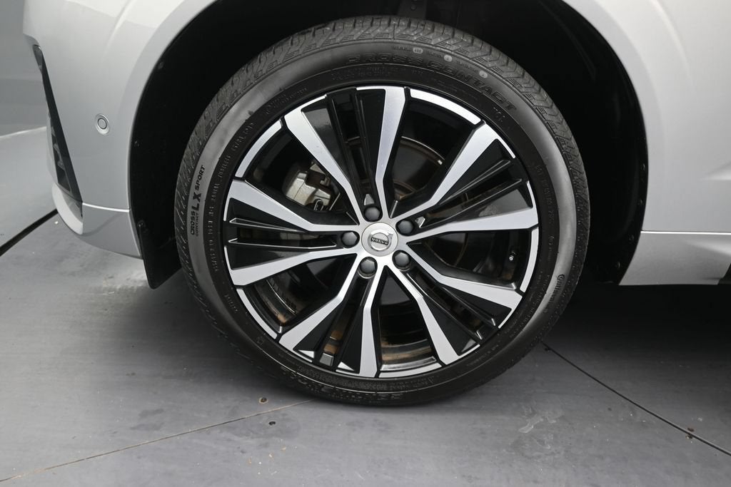 2024 Volvo XC60 Plus Dark Theme
