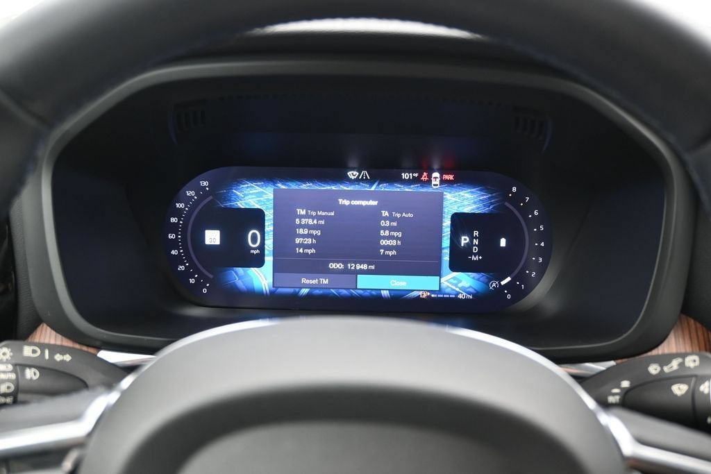 2024 Volvo XC60 Plus Dark Theme