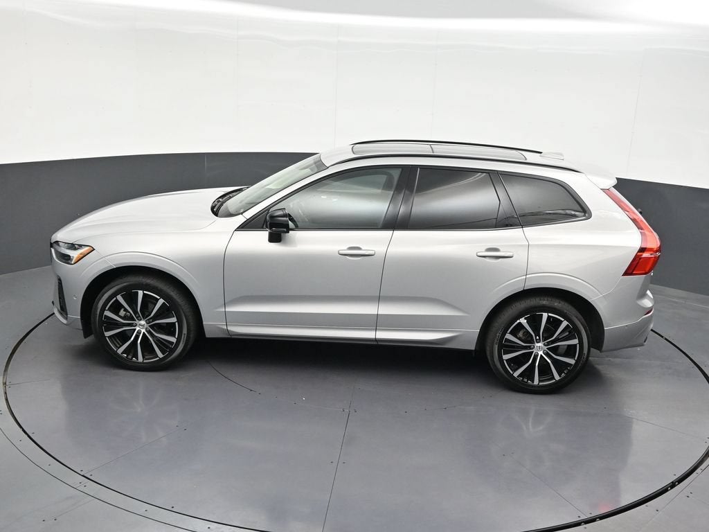 2024 Volvo XC60 Plus Dark Theme
