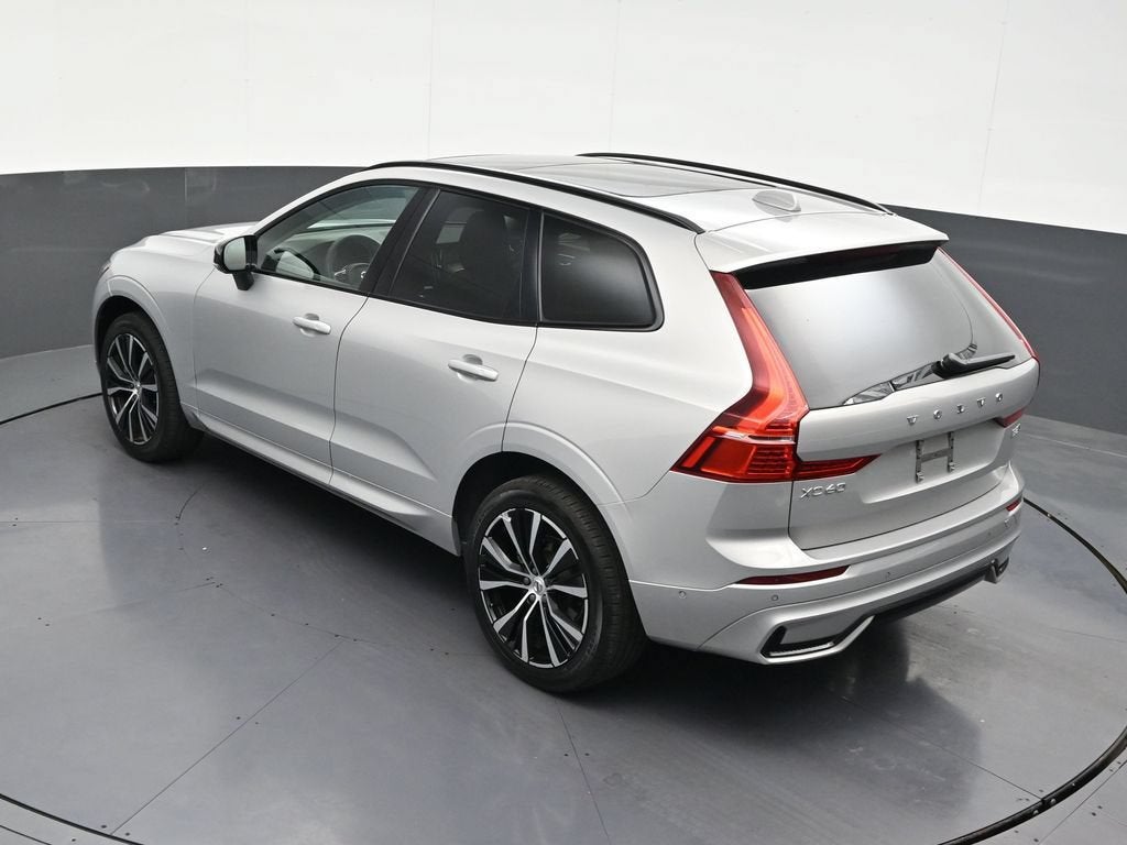 2024 Volvo XC60 Plus Dark Theme