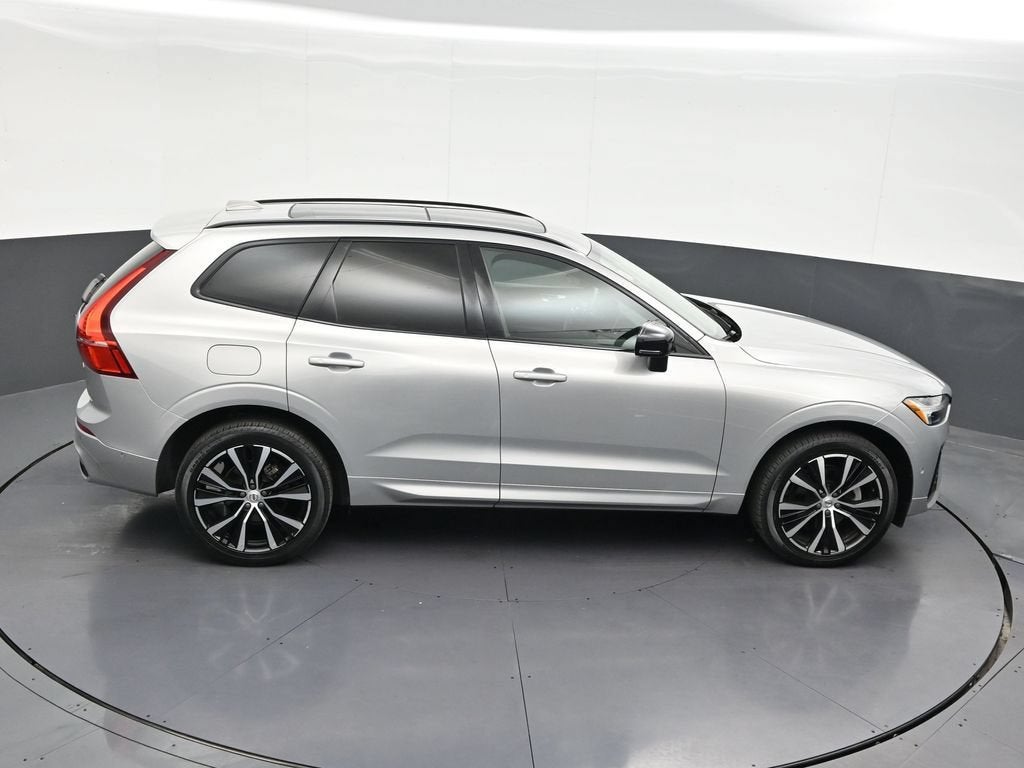 2024 Volvo XC60 Plus Dark Theme