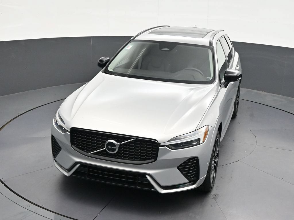 2024 Volvo XC60 Plus Dark Theme