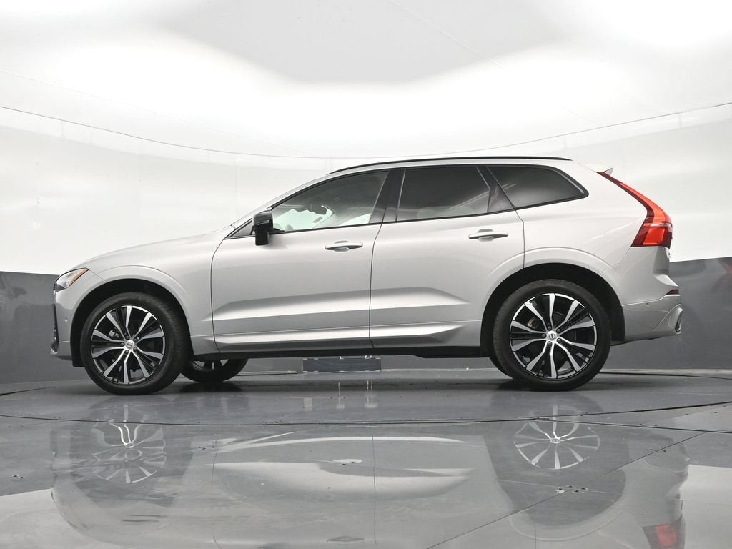 2024 Volvo XC60 Plus Dark Theme