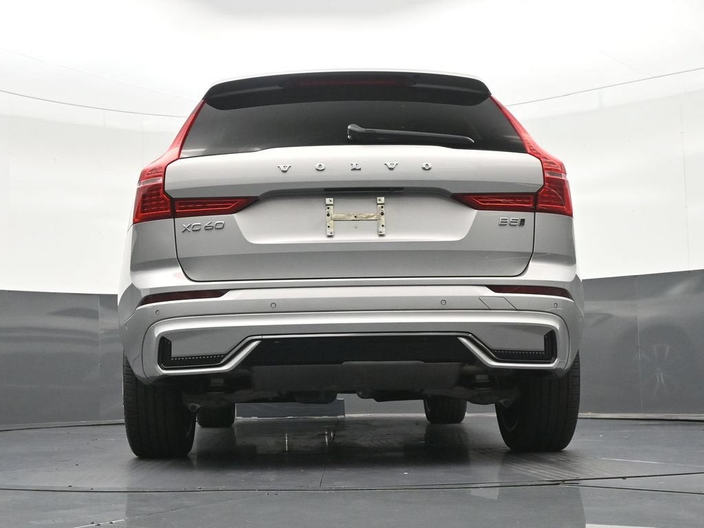 2024 Volvo XC60 Plus Dark Theme