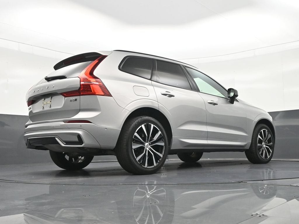 2024 Volvo XC60 Plus Dark Theme