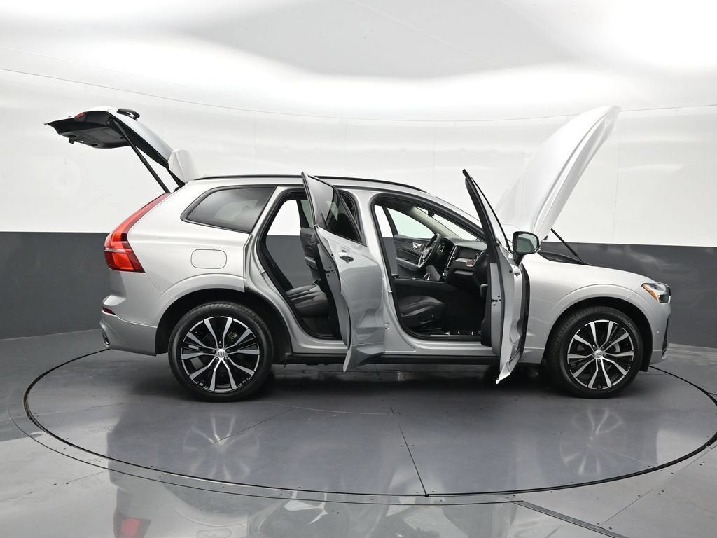 2024 Volvo XC60 Plus Dark Theme