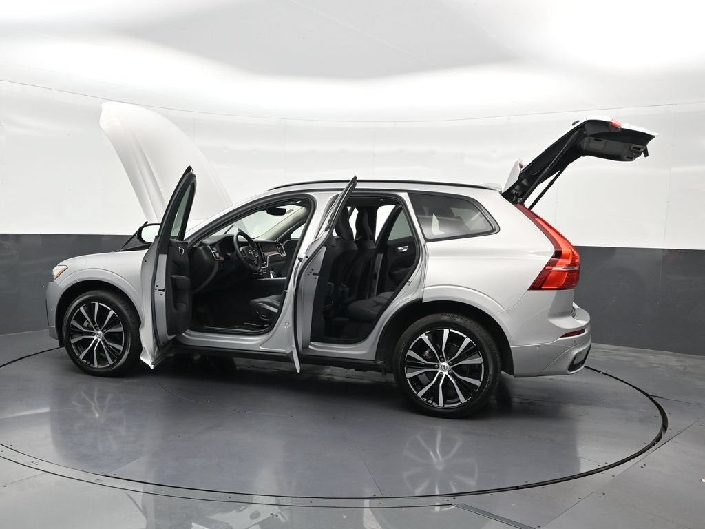 2024 Volvo XC60 Plus Dark Theme