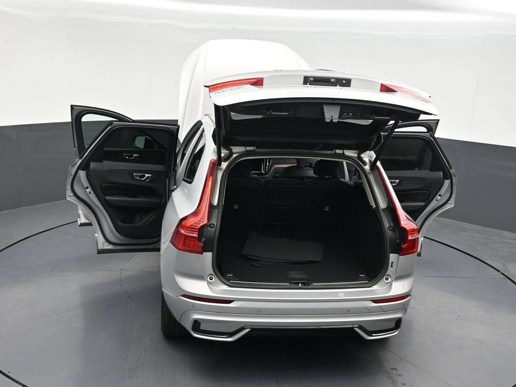 2024 Volvo XC60 Plus Dark Theme
