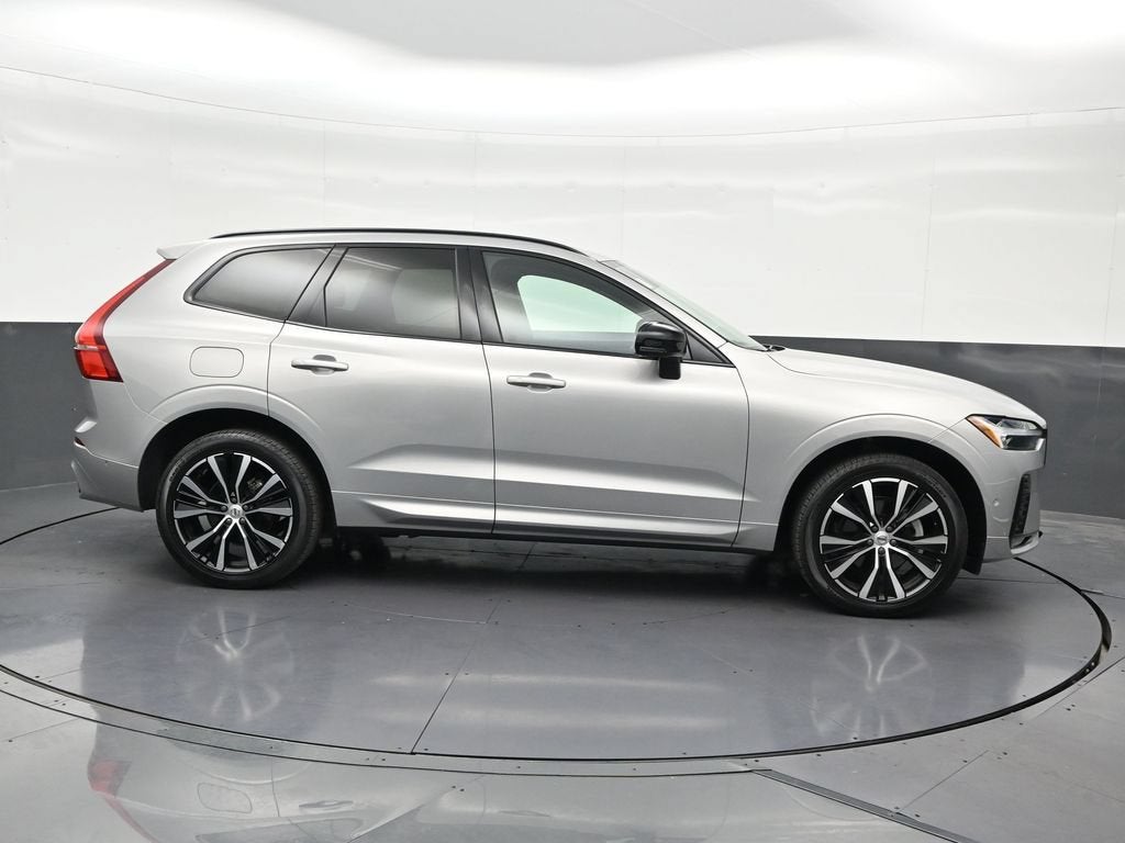 2024 Volvo XC60 Plus Dark Theme
