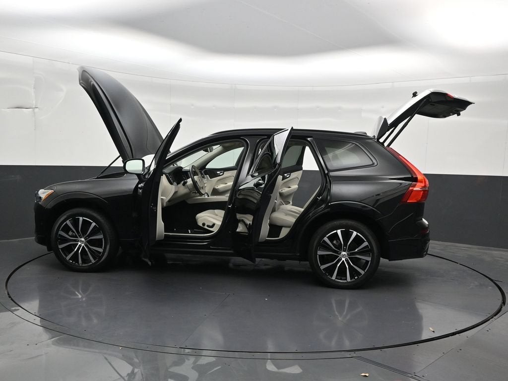 2024 Volvo XC60 B5 Plus Dark Theme