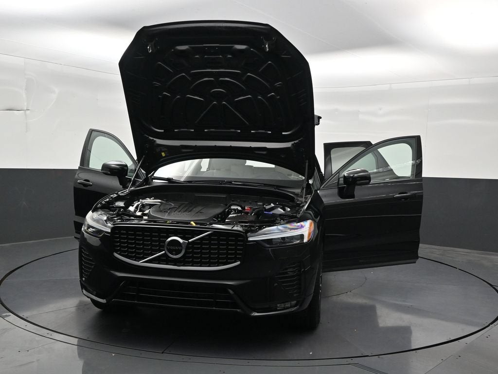2024 Volvo XC60 B5 Plus Dark Theme