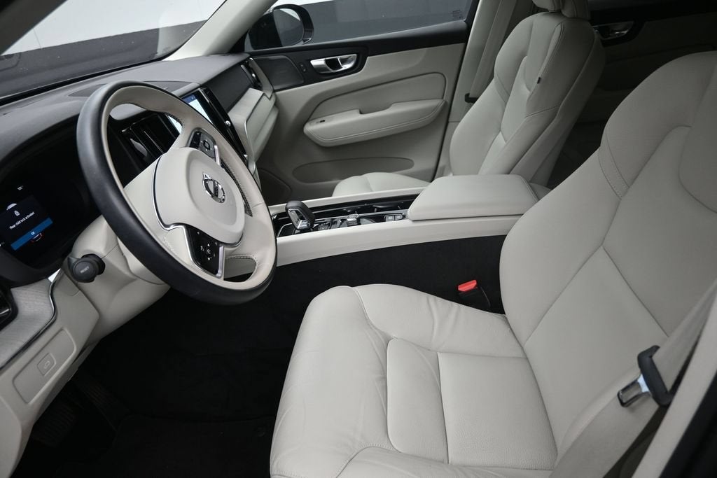 2024 Volvo XC60 B5 Plus Dark Theme