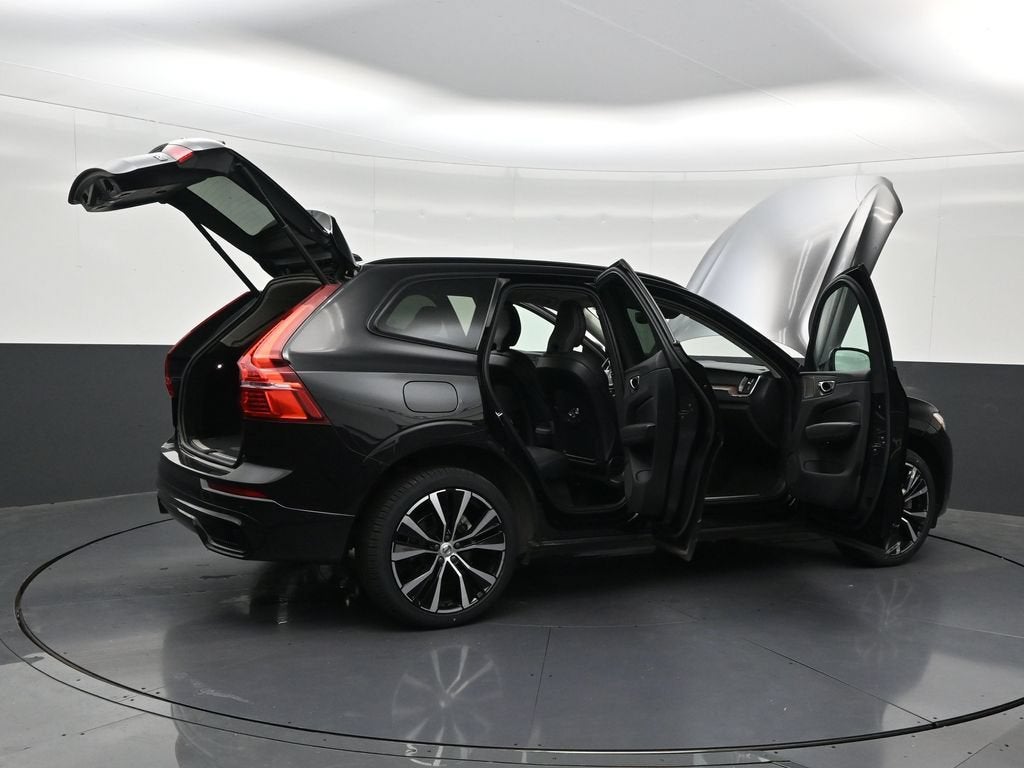 2024 Volvo XC60 B5 Plus Dark Theme