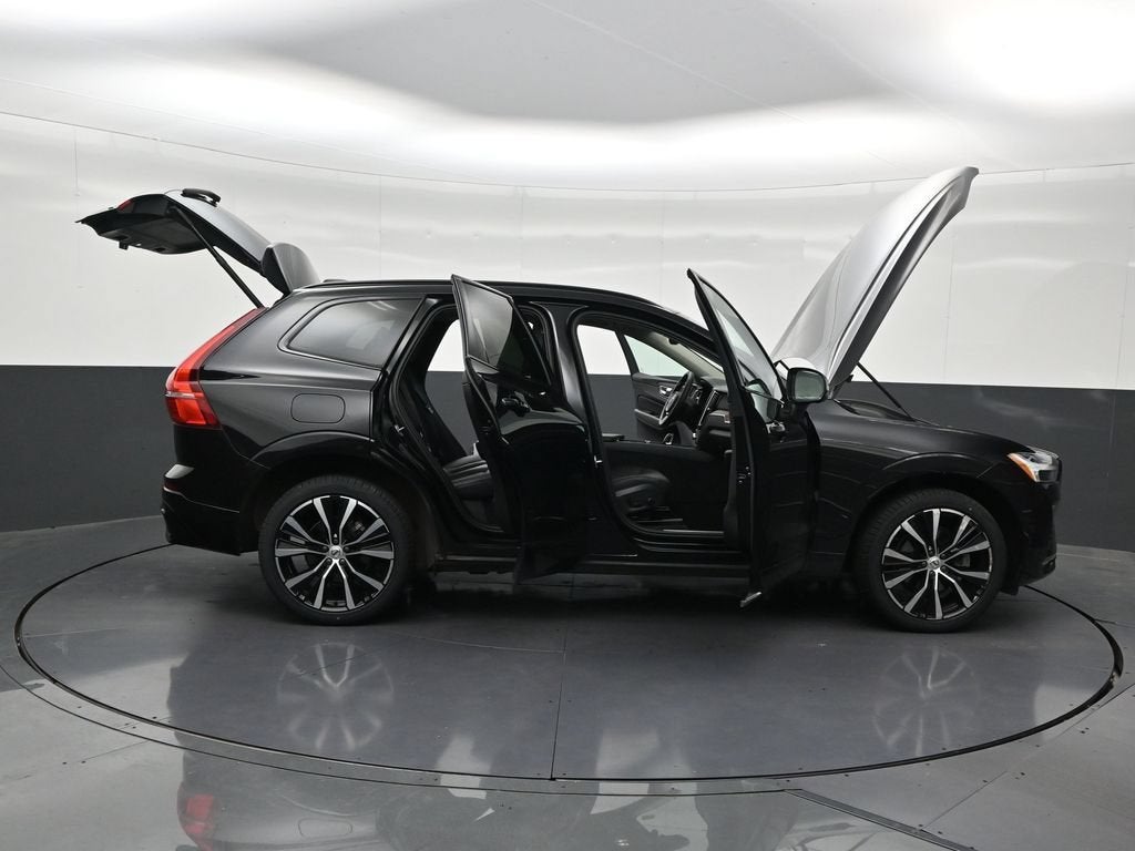 2024 Volvo XC60 B5 Plus Dark Theme