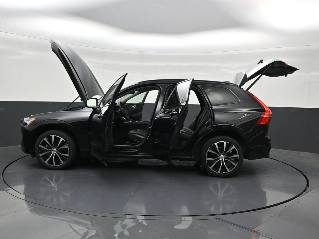 2024 Volvo XC60 B5 Plus Dark Theme