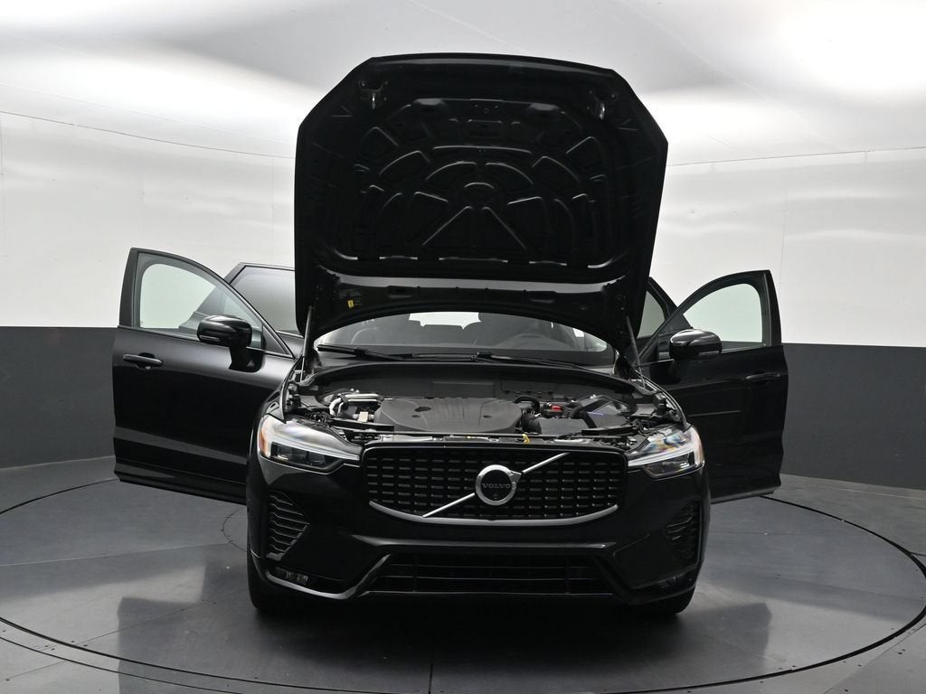 2024 Volvo XC60 B5 Plus Dark Theme