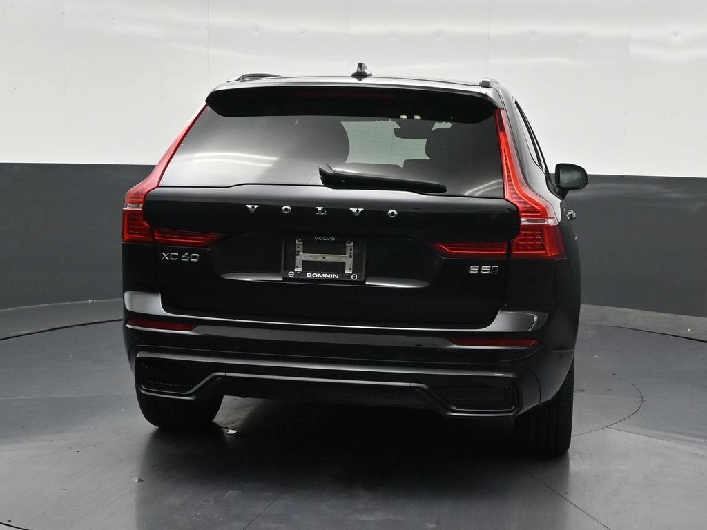 2024 Volvo XC60 B5 Plus Dark Theme