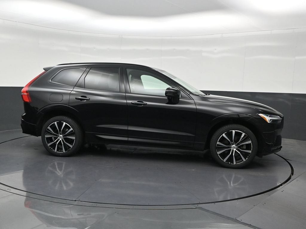 2024 Volvo XC60 B5 Plus Dark Theme