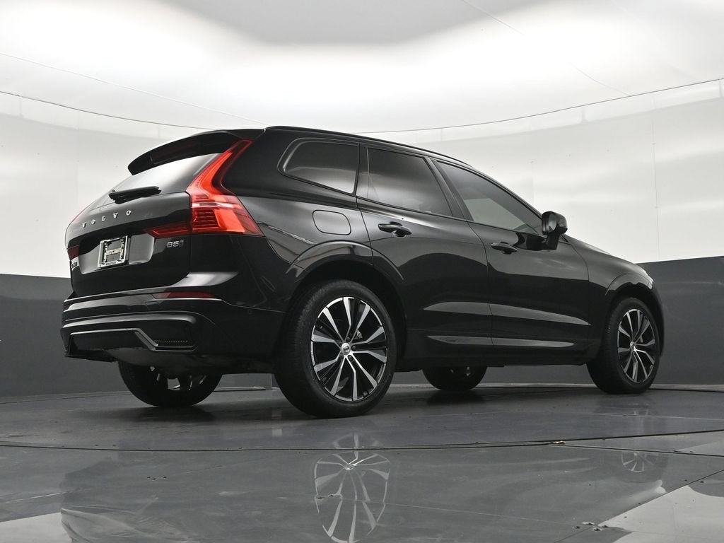 2024 Volvo XC60 B5 Plus Dark Theme