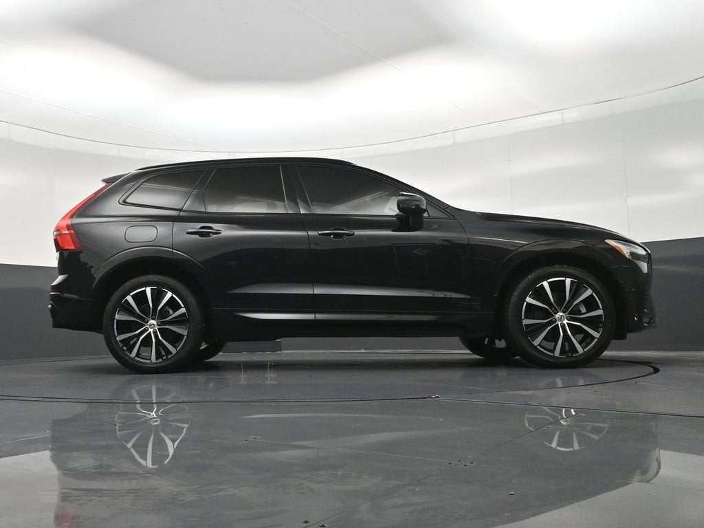 2024 Volvo XC60 B5 Plus Dark Theme