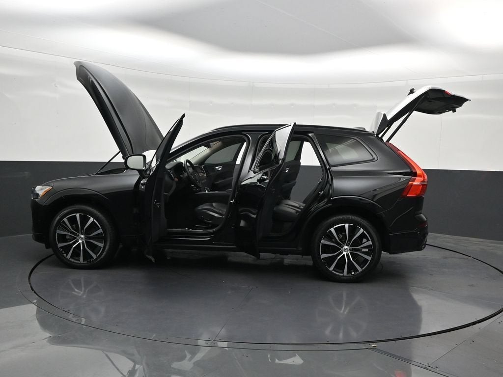2024 Volvo XC60 B5 Plus Dark Theme