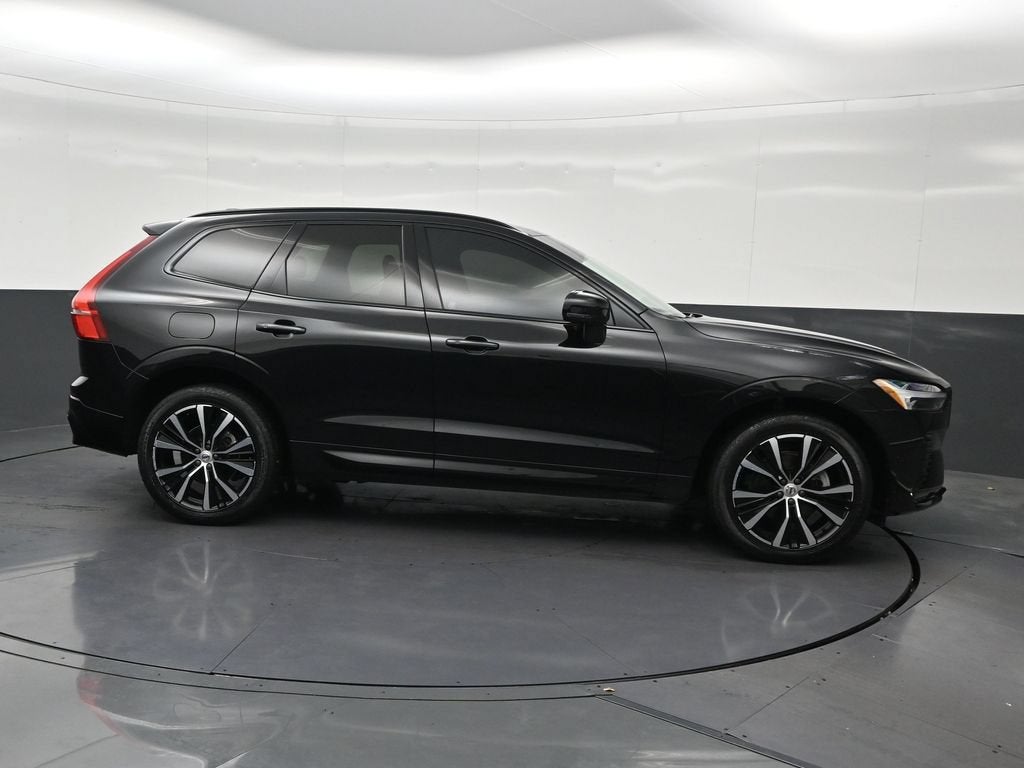 2024 Volvo XC60 B5 Plus Dark Theme