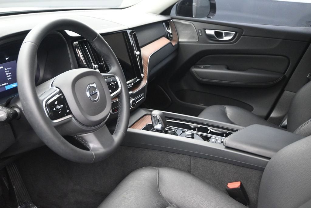 2024 Volvo XC60 Plus Dark Theme