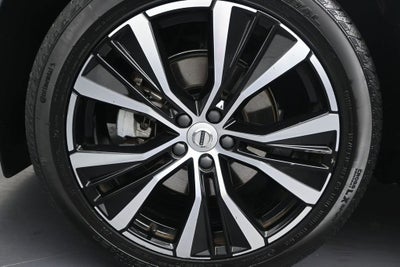 2024 Volvo XC60 Plus Dark Theme