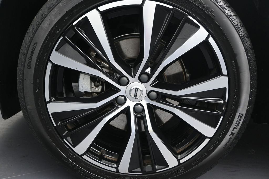 2024 Volvo XC60 Plus Dark Theme