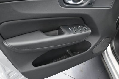 2024 Volvo XC60 Plus Dark Theme