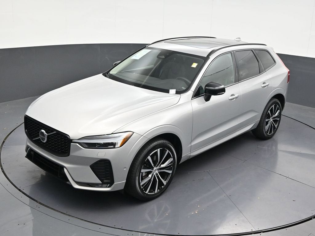 2024 Volvo XC60 Plus Dark Theme